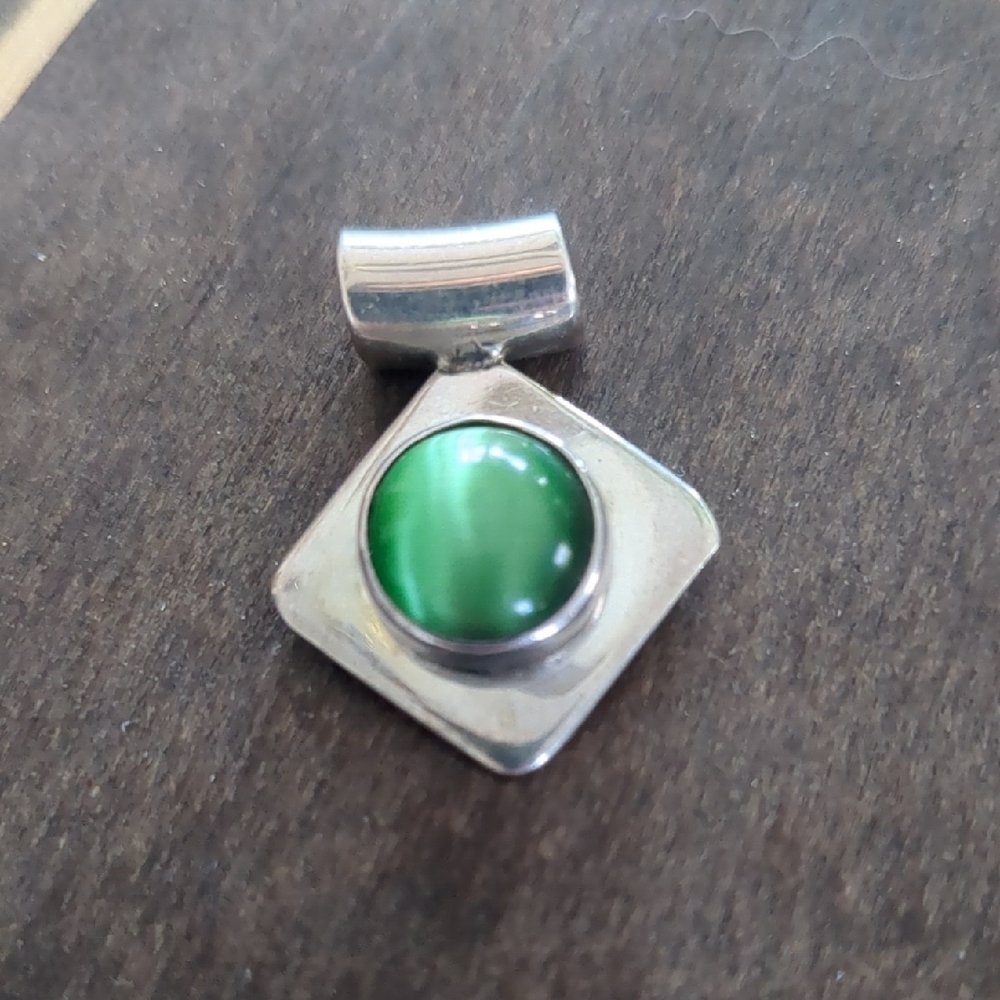 Sterling Silver Green Cat's Eye Pendant
